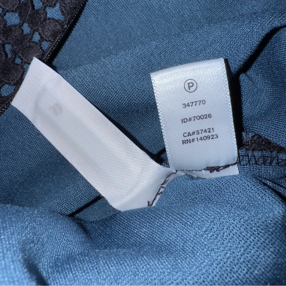 Ann Taylor LOFT Blue Black Floral Lace Overlay Skirt Size 0 Textured Mini Skirt - Picture 9 of 12